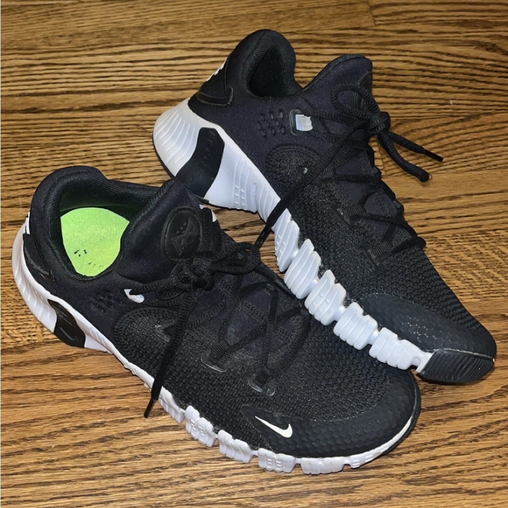 Women’s Size 9 Nike Metcon 4 Black Knit Running Sneakers